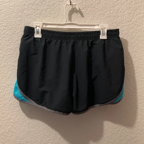 Under Armour Heatgear workout shorts medium - Picture 7 of 8